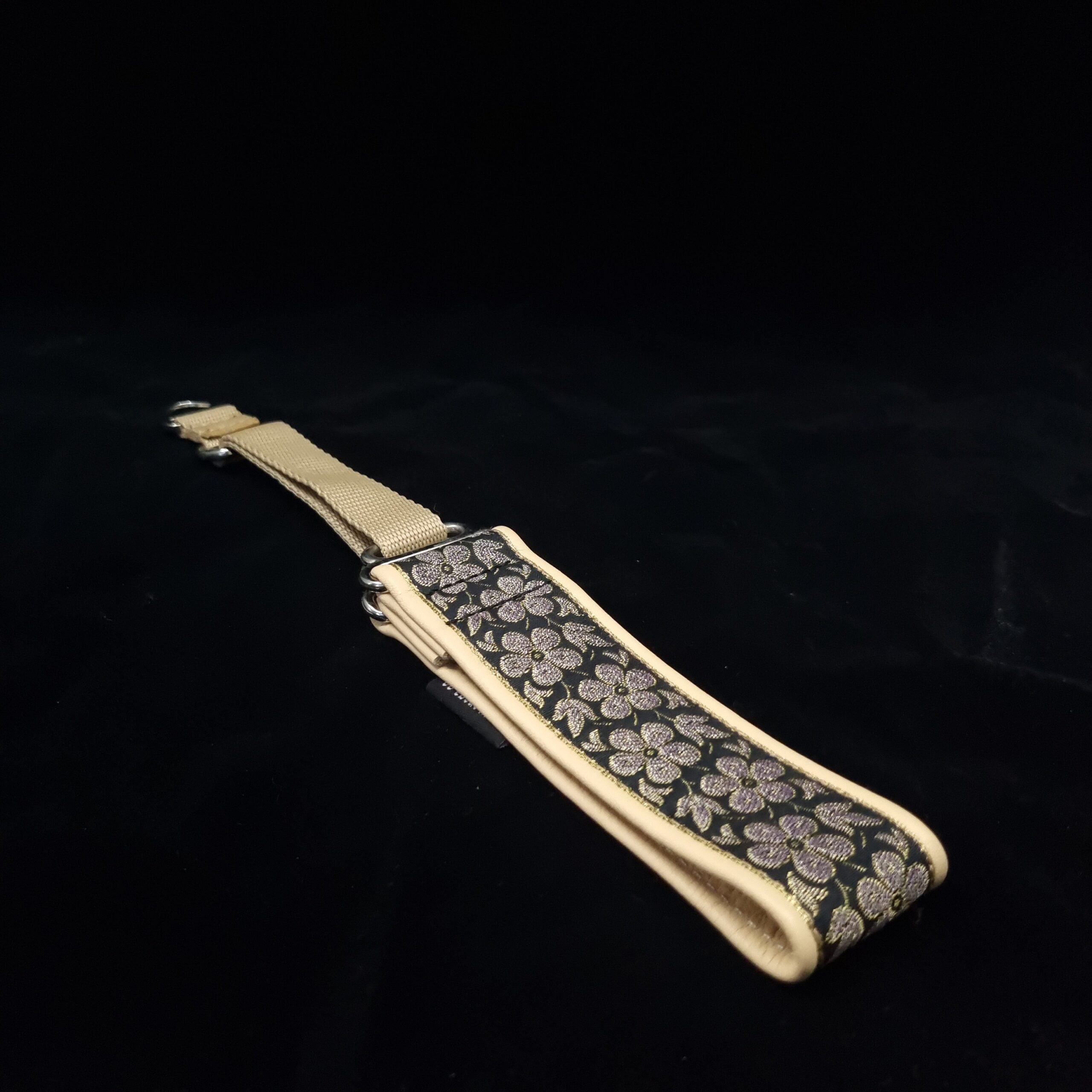 Halsband "Beige Blossom"